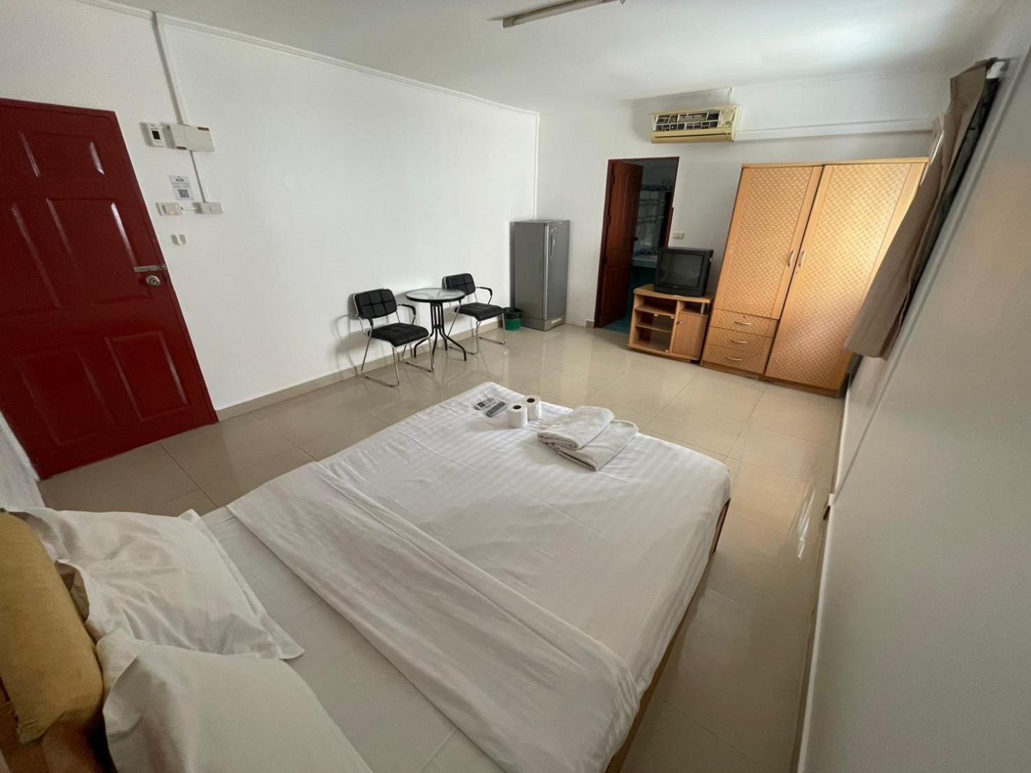 Malee Guesthouse And Restaurant Pattaya Exterior photo